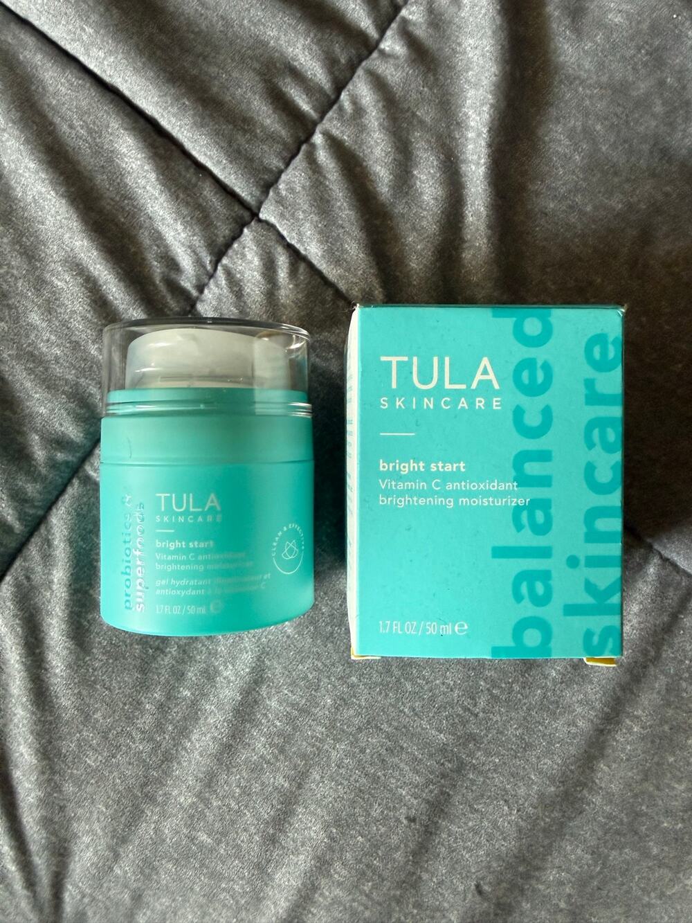 TULA
SKINCARE
bright start
Vitamin C antioxidant moisturizer 
brightening
1.7